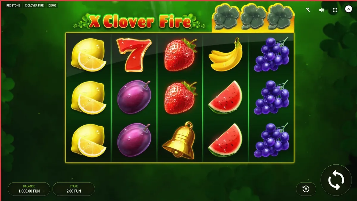 Tampilan visual slot X Clover Fire dengan simbol buah dan semanggi yang bercahaya